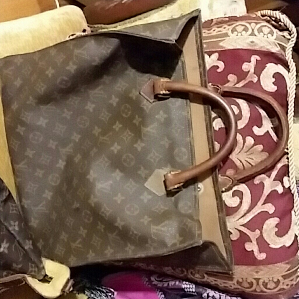 Small tote , exta Large duffle,  flipe case. - Picture 7 of 8